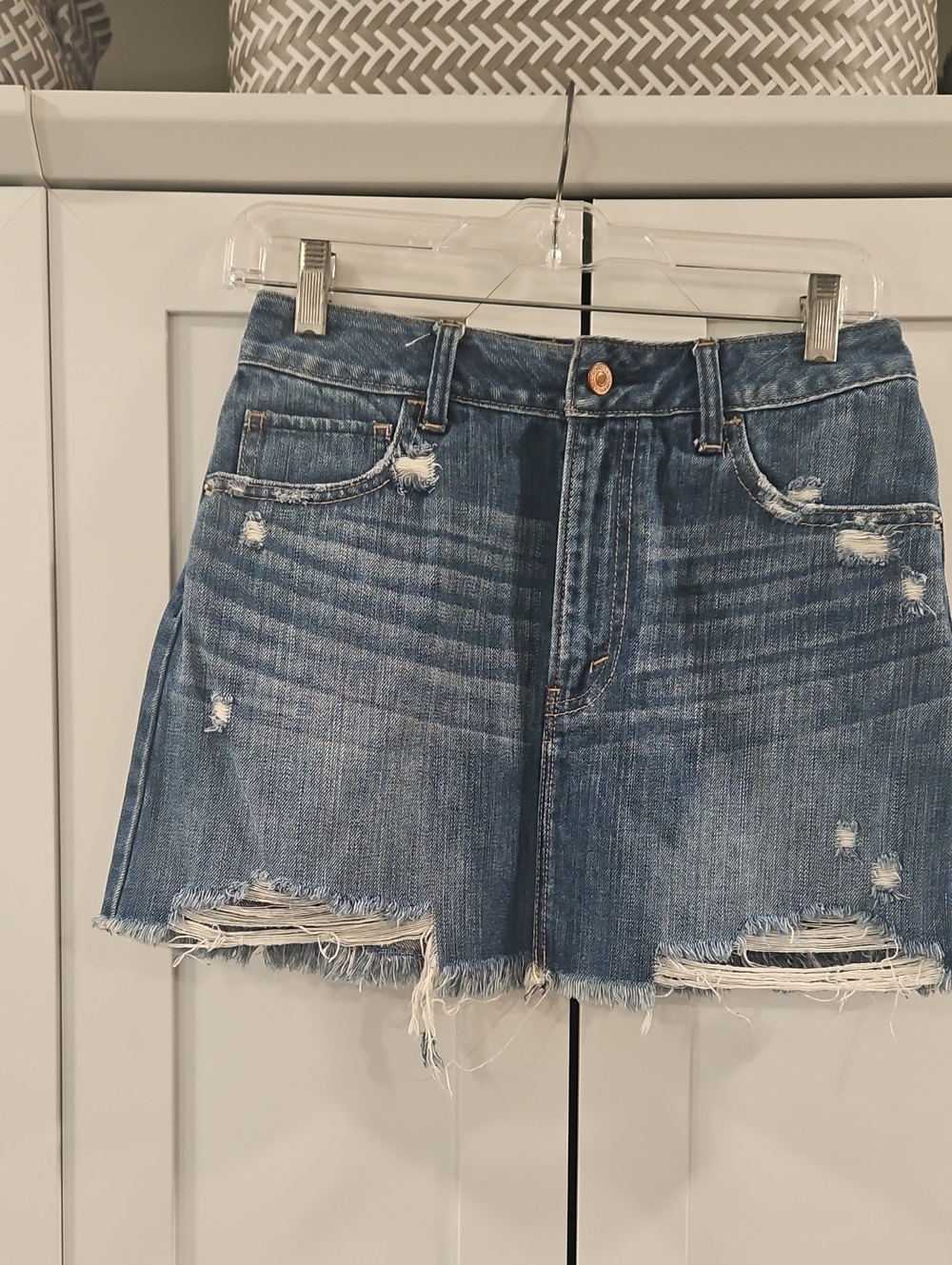 Abercrombie & Fitch Denim Mini Skirt. Excellent Pre-Owned Condition. Size 0.